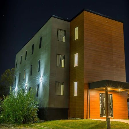Clifton Hill Hideaway 4B - Two Bedroom Condo Ніагара-Фоллс Екстер'єр фото